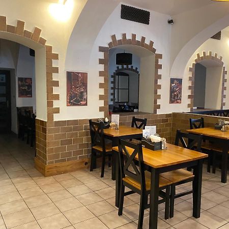 Restaurant Motel Hana Barbara Gastro Sro Ostretin Екстериор снимка